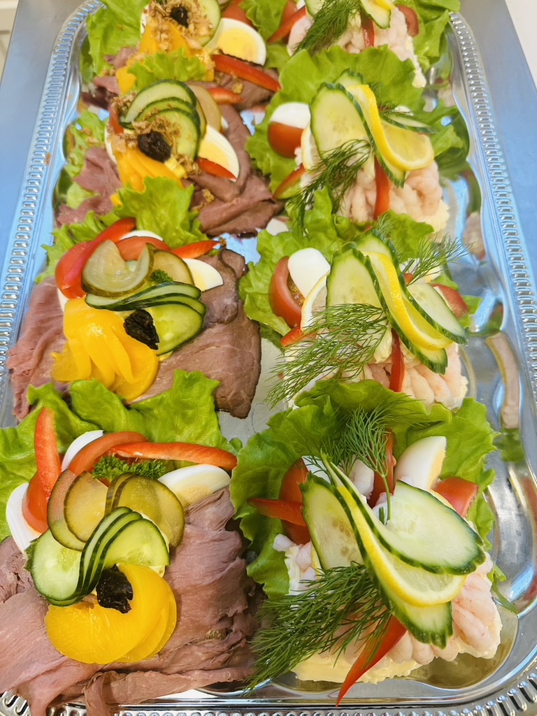 Roastbeef og Rækju smörrebrauð frá Stúdíó Brauð